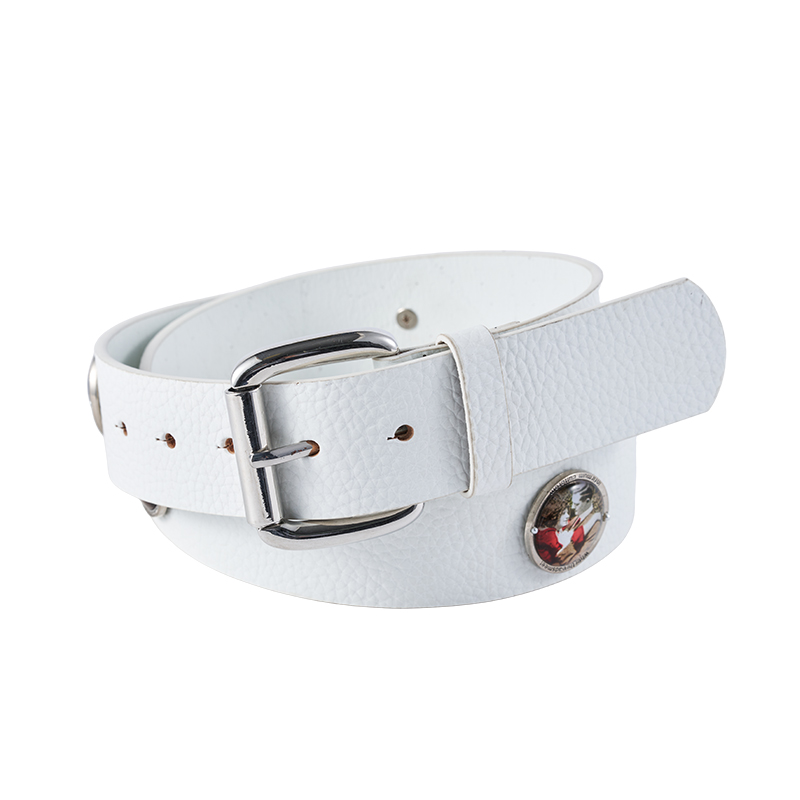 Белый повседневный ремень с тисненым значком